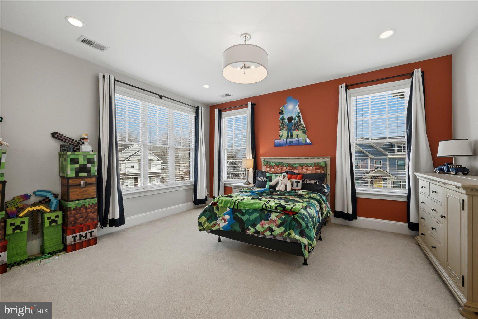 VIENNA WOODS - Residential