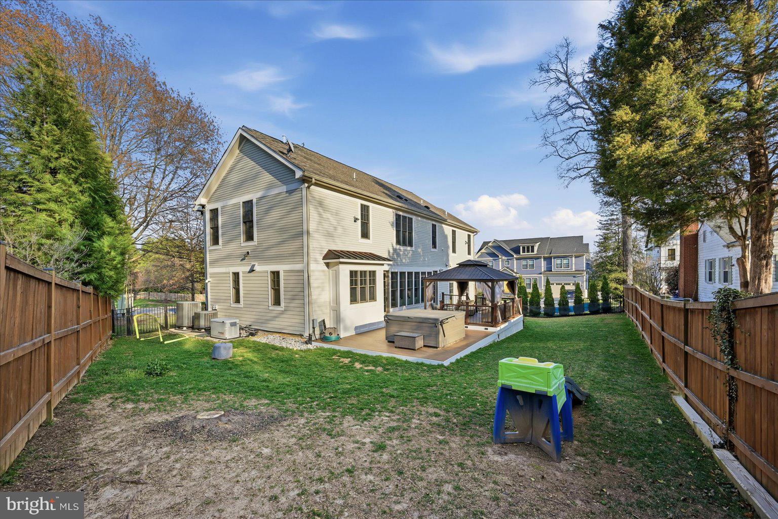 VIENNA WOODS - Residential