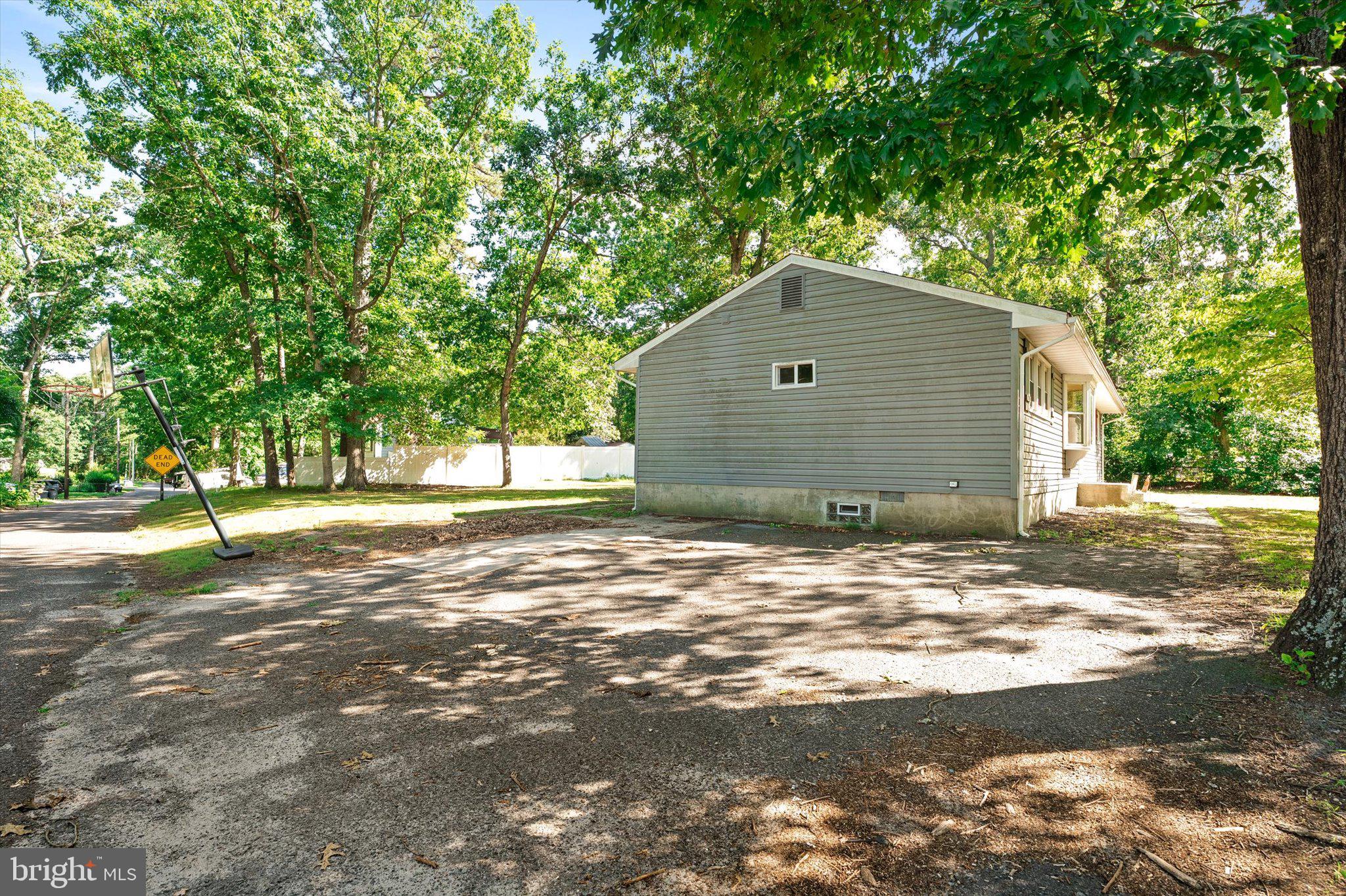502 E LAKESHORE DRIVE