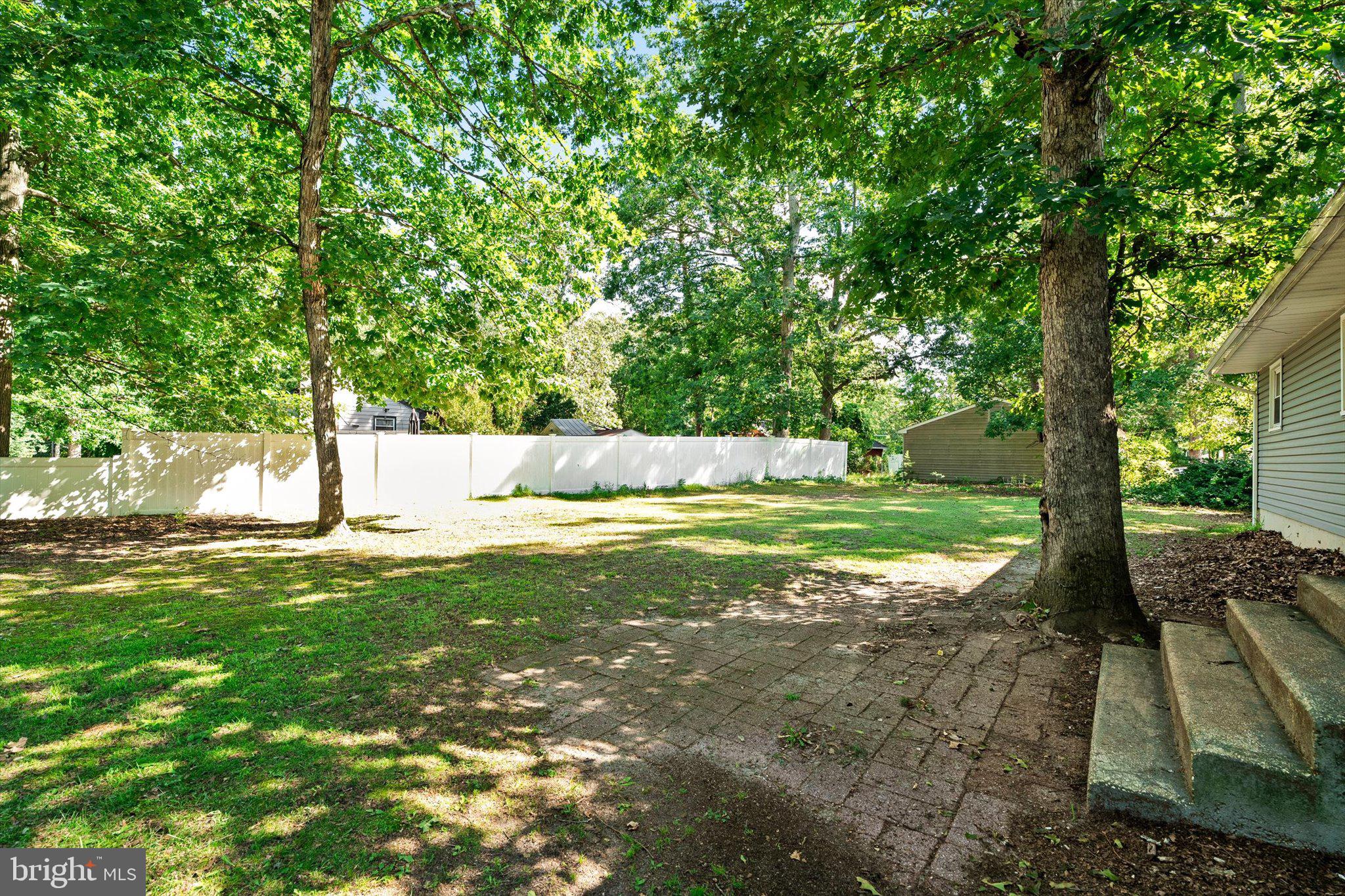 502 E LAKESHORE DRIVE