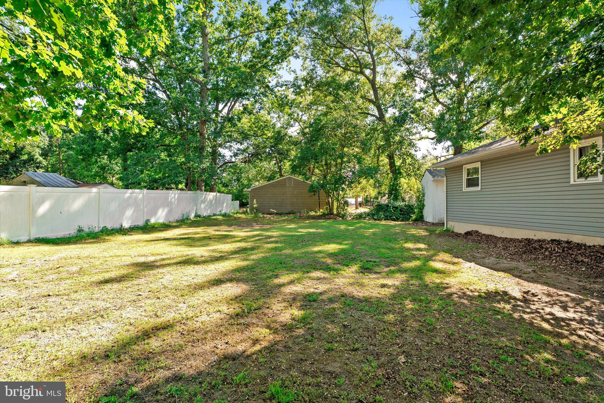 502 E LAKESHORE DRIVE