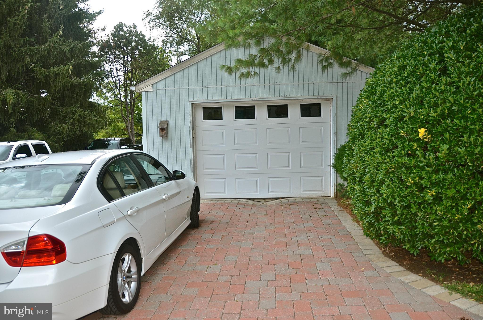 REGULARS - Residential Lease