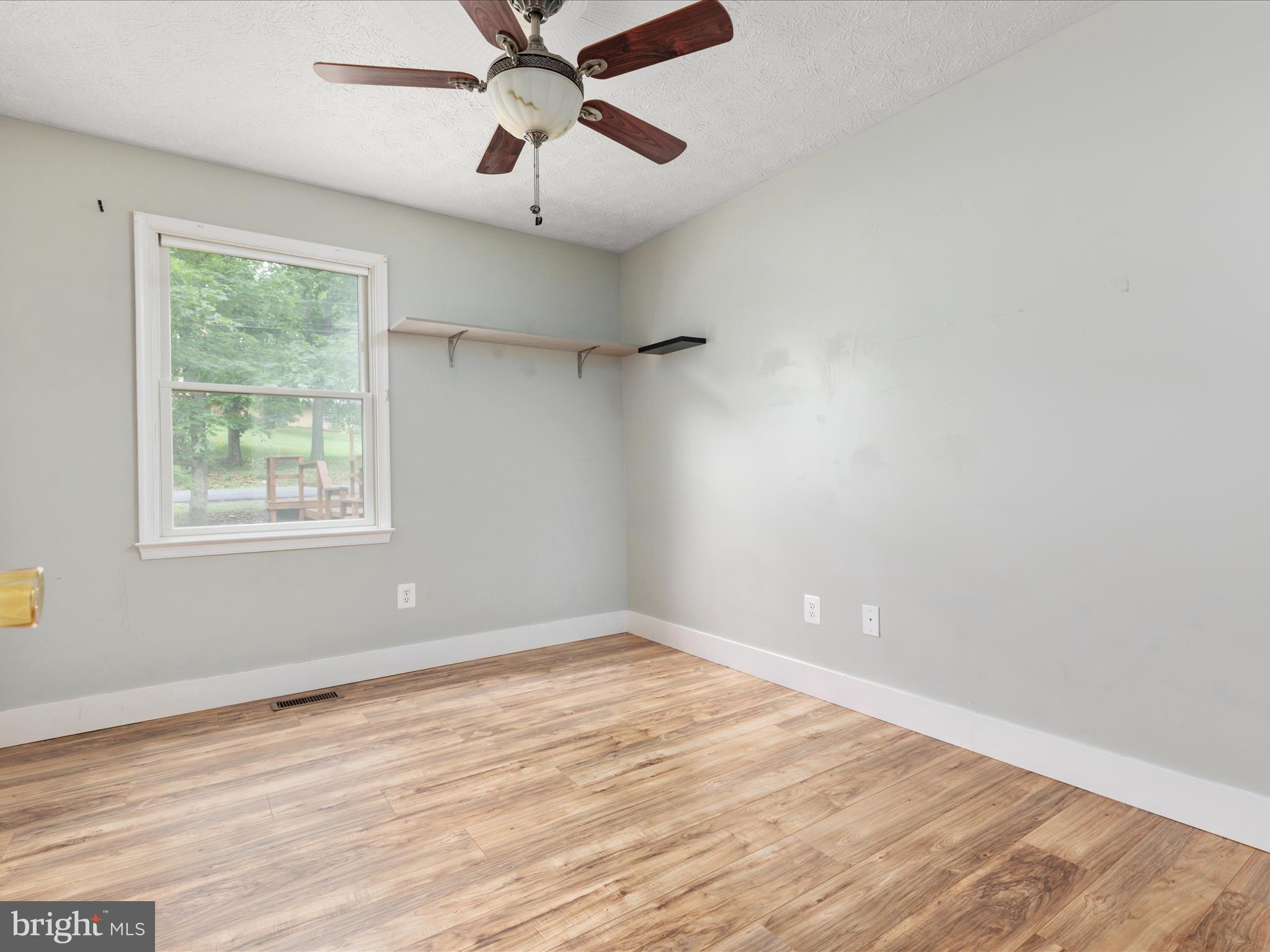 LAKE HOLIDAY ESTATES - Residential