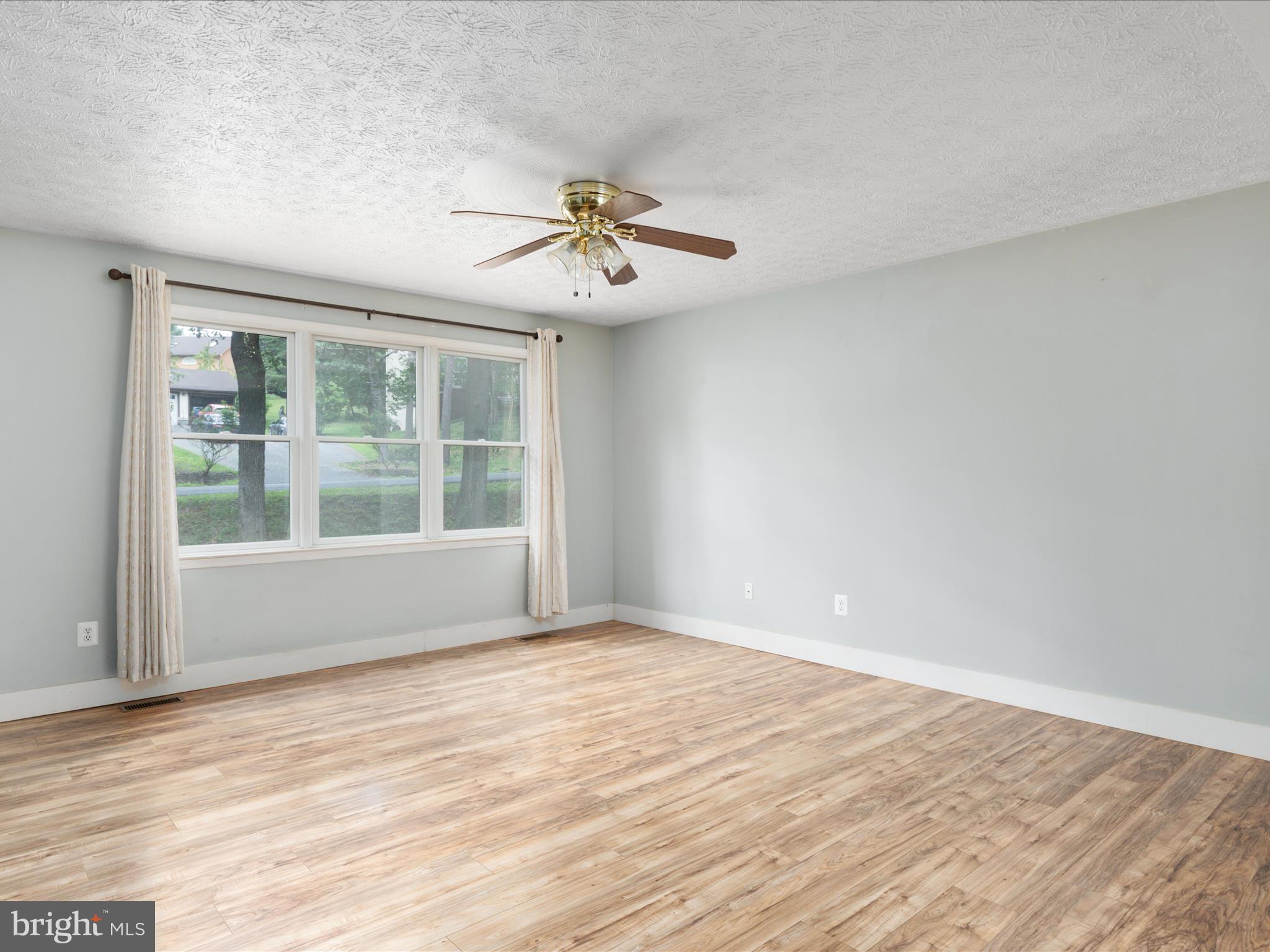 LAKE HOLIDAY ESTATES - Residential