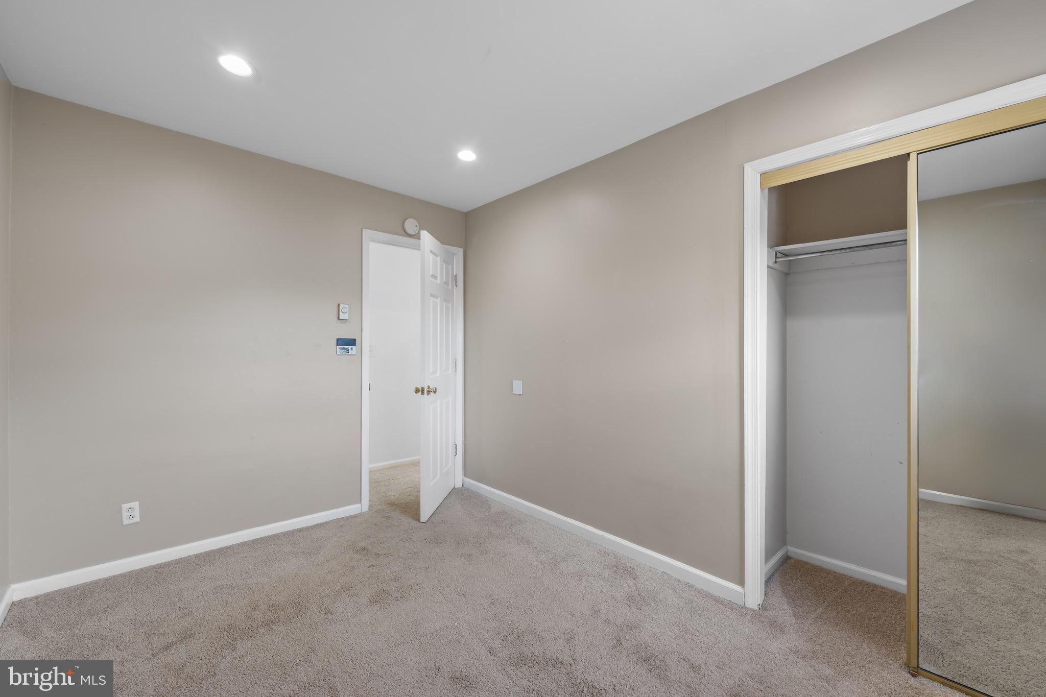 LOCKRIDGE VILLAGE - Residential Lease