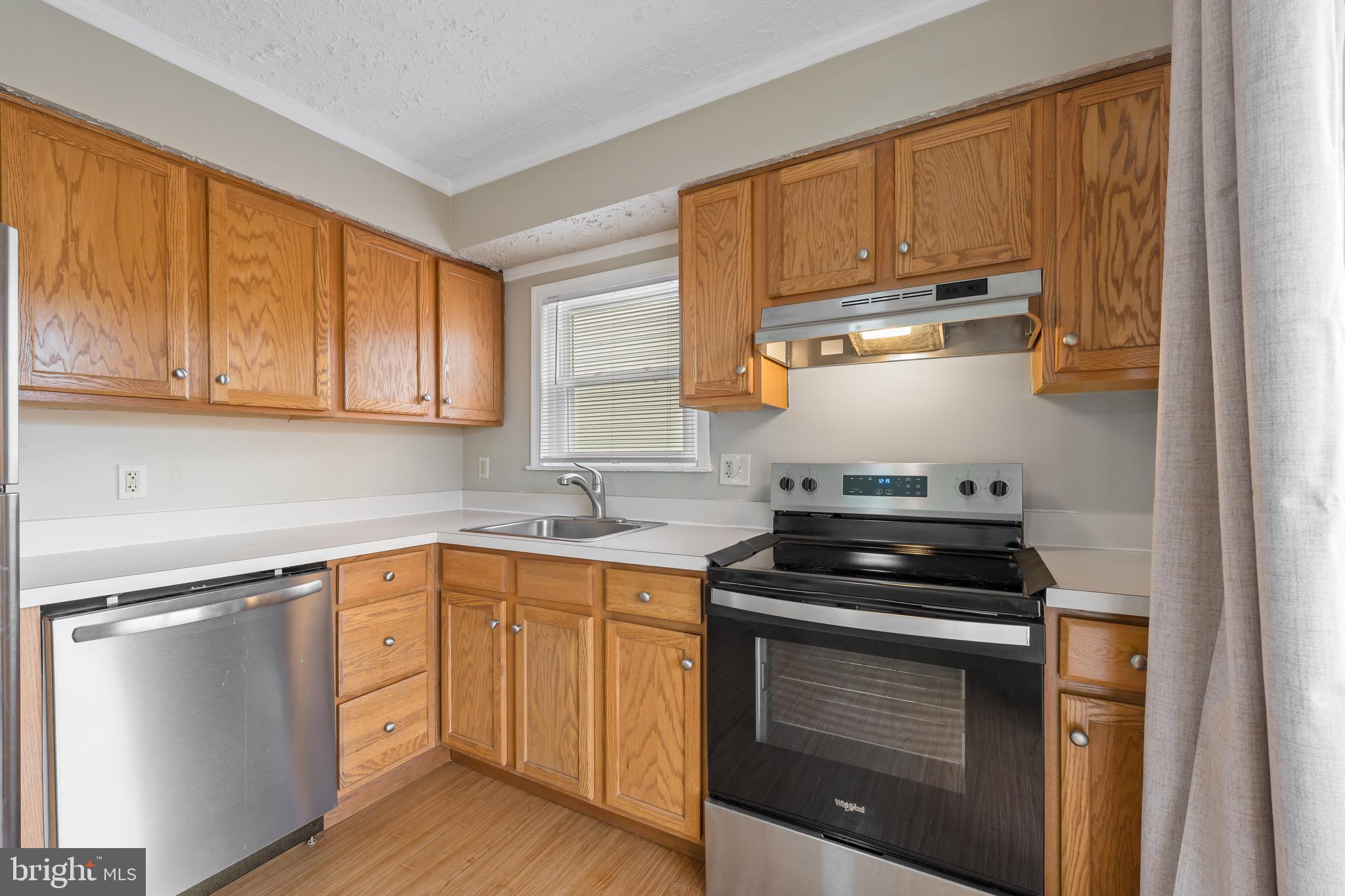 LOCKRIDGE VILLAGE - Residential Lease