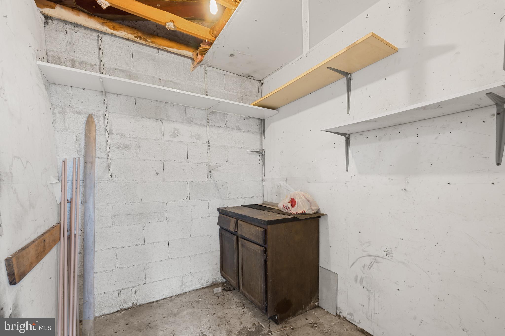 LOCKRIDGE VILLAGE - Residential Lease