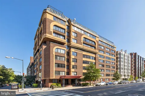 MLS: DCDC2194828