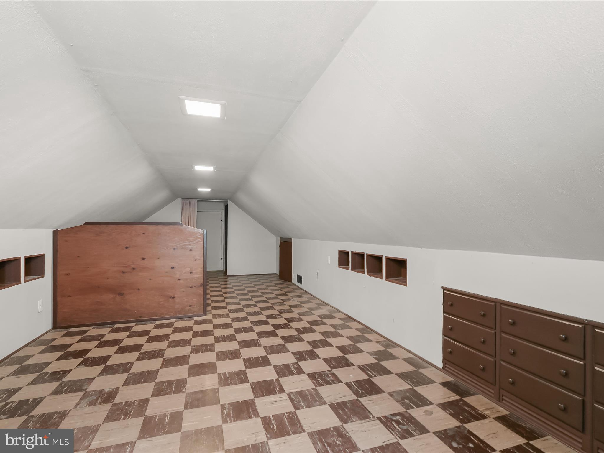 KENSINGTON ESTATES - Residential