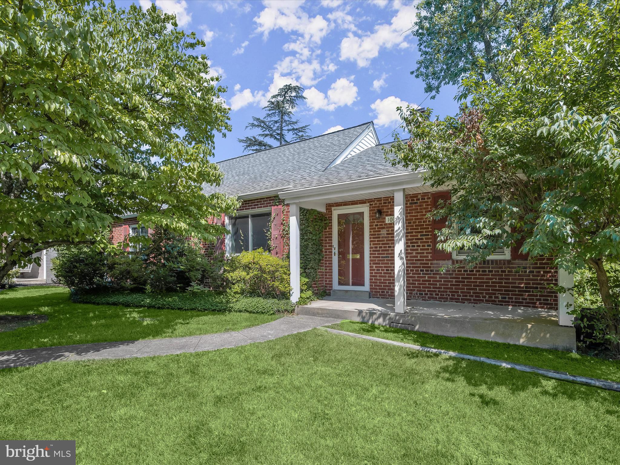 KENSINGTON ESTATES - Residential