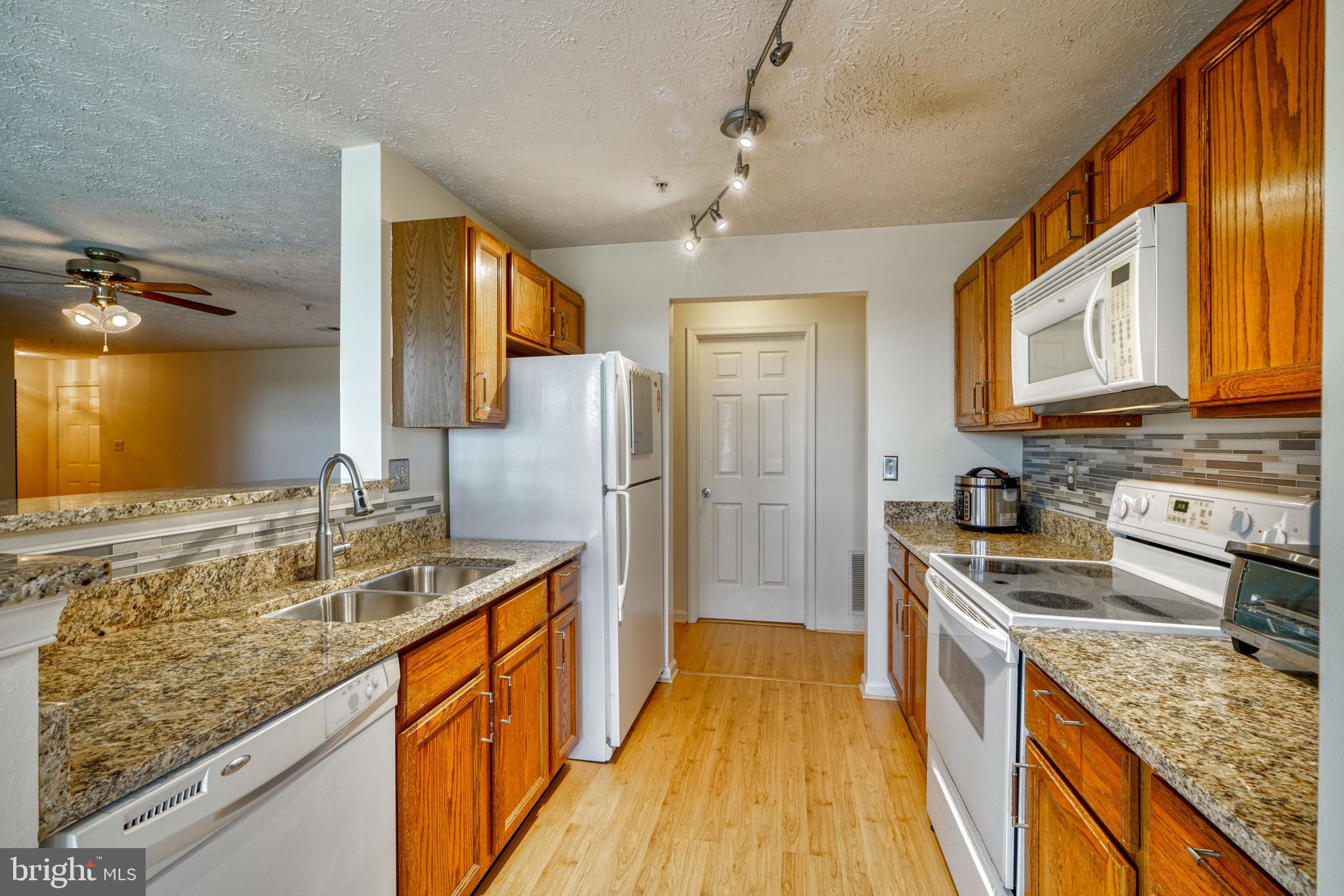 CHESTNUT GABLE - Residential