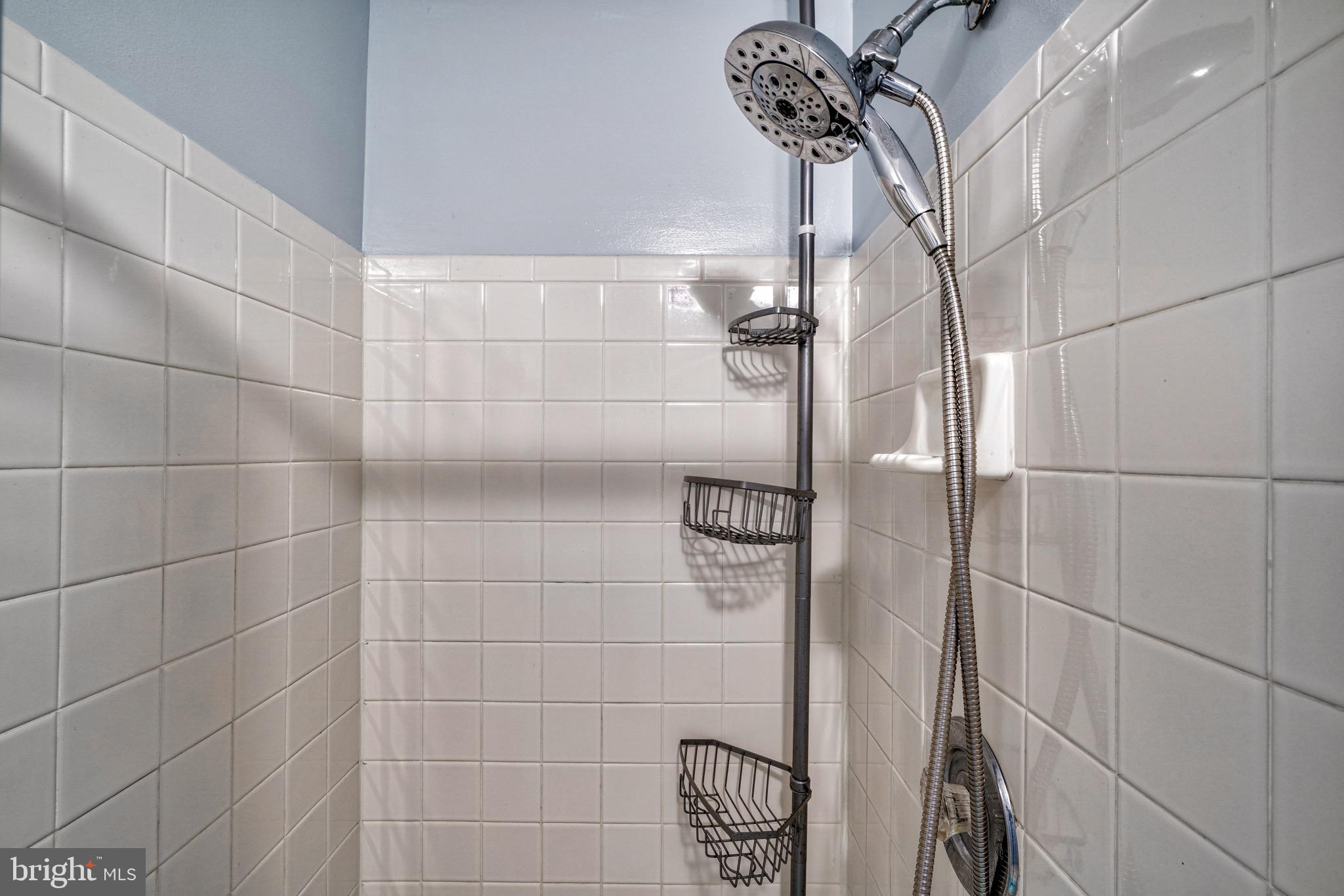 CHESTNUT GABLE - Residential