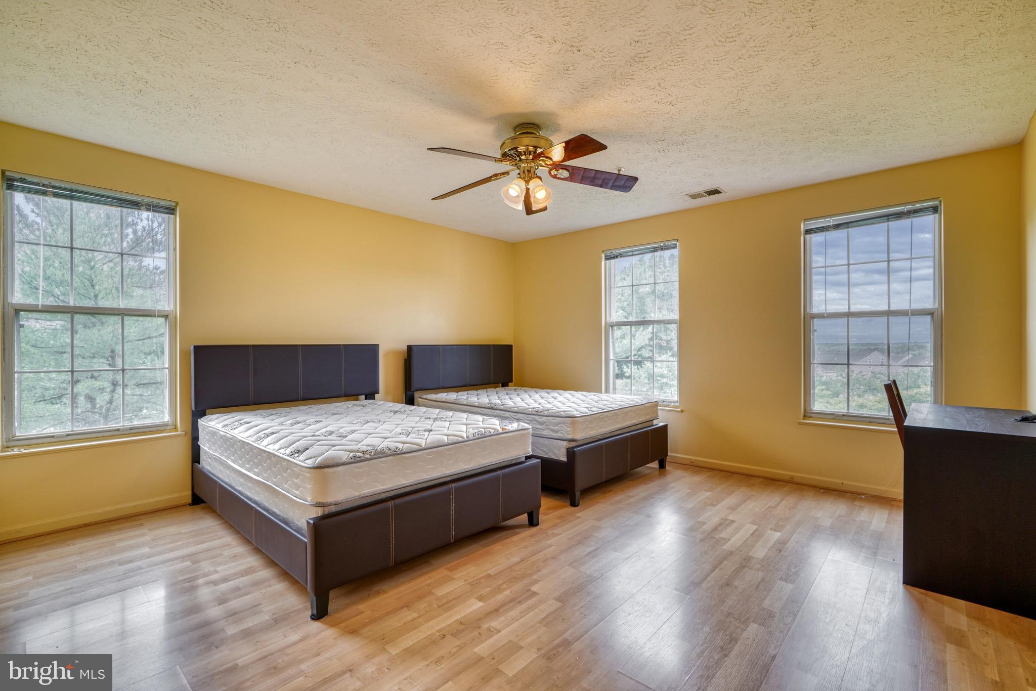 CHESTNUT GABLE - Residential