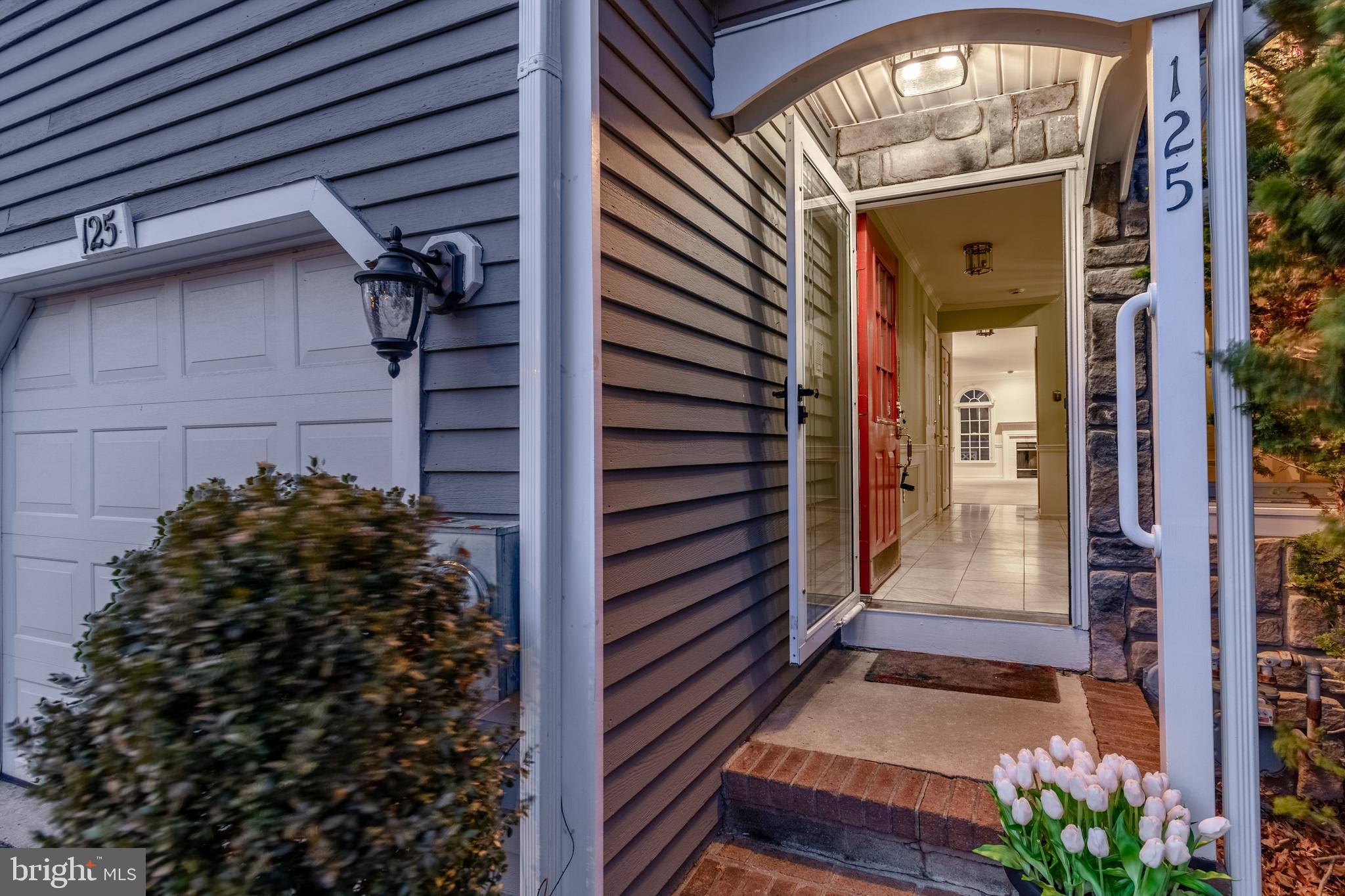 125 SUMMERHILL COURT