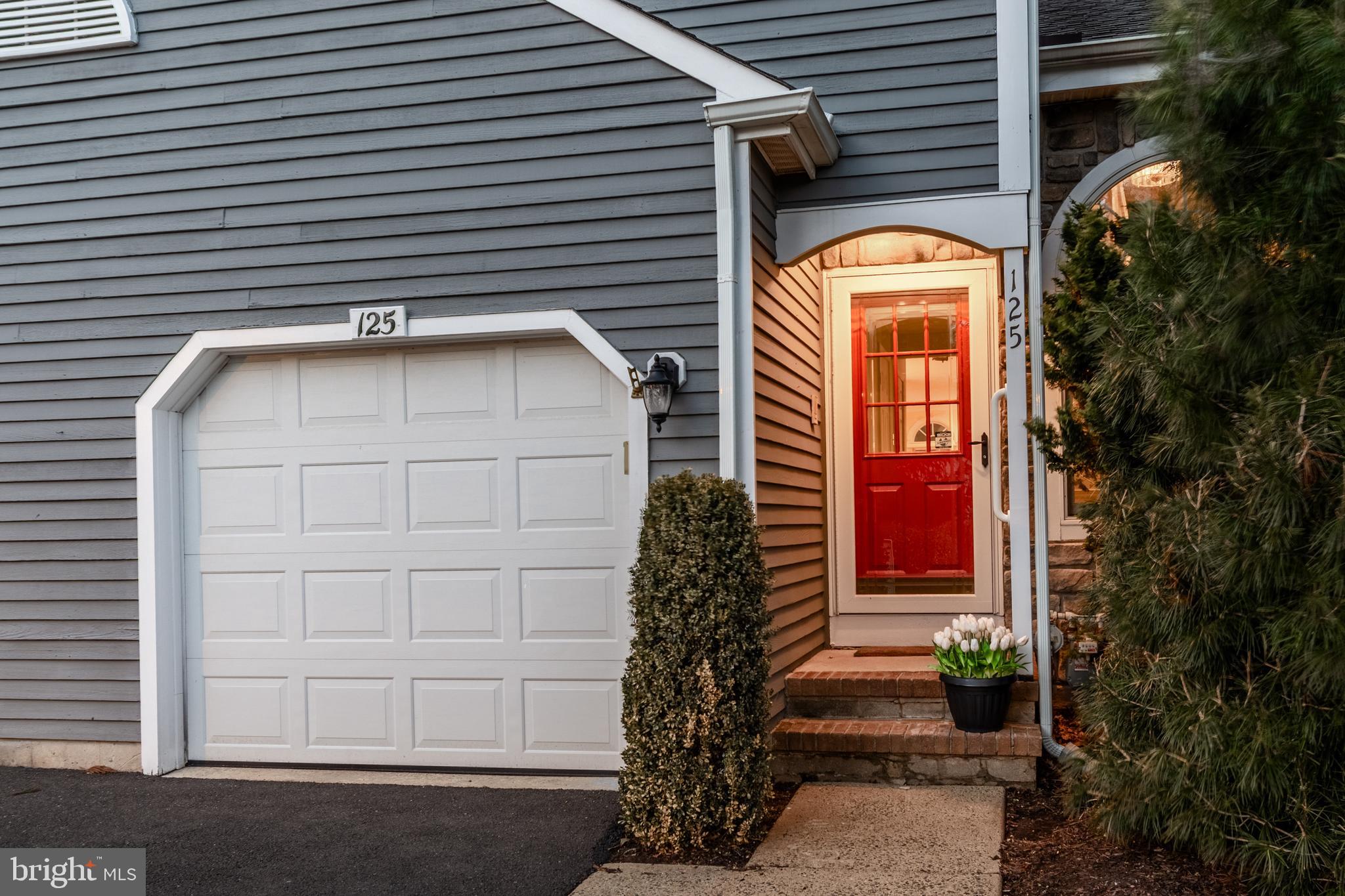125 SUMMERHILL COURT