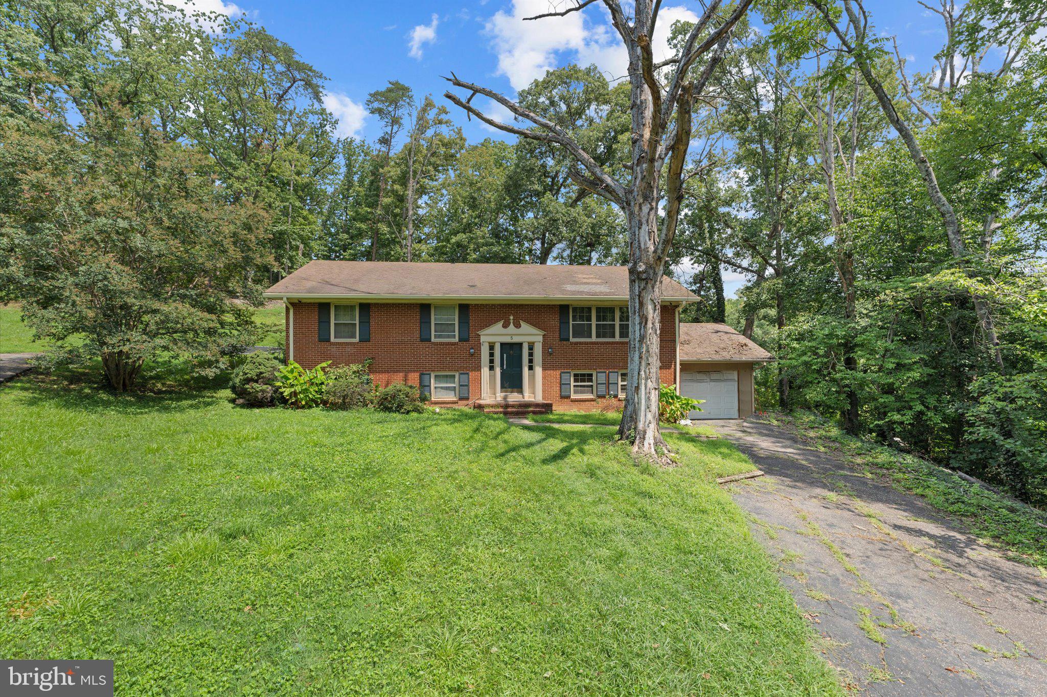 5 WARFIELD PLACE