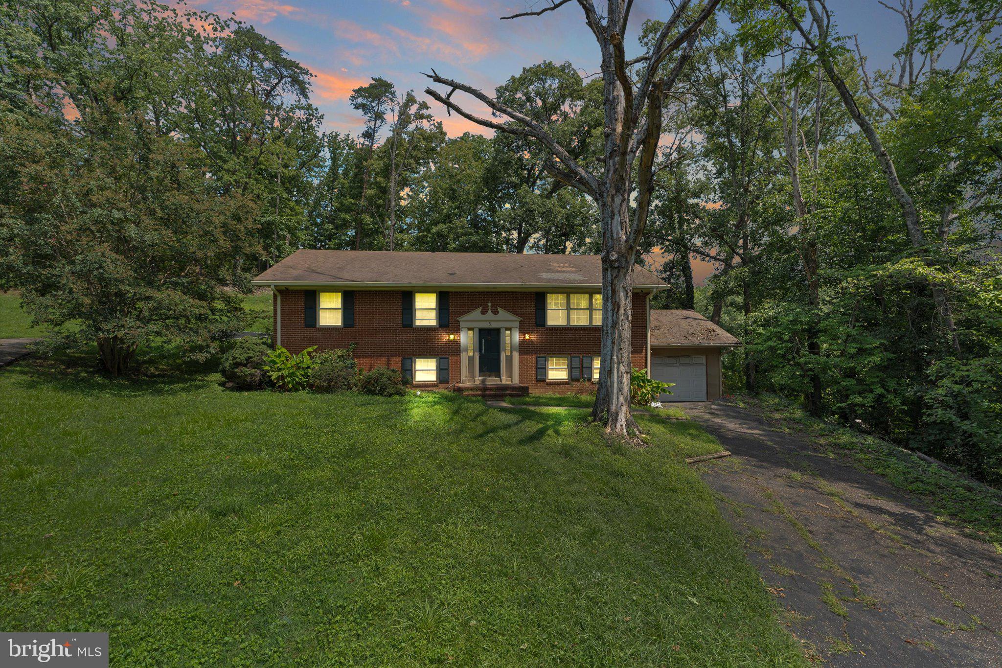 5 WARFIELD PLACE