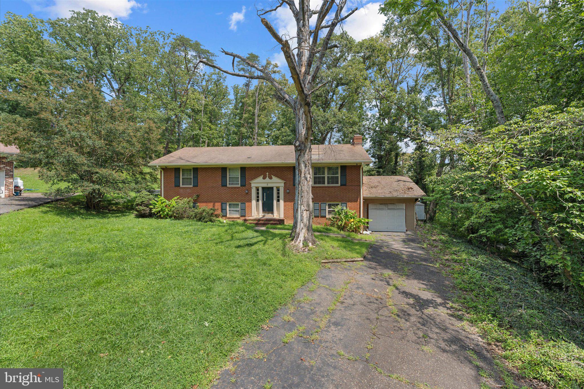 5 WARFIELD PLACE