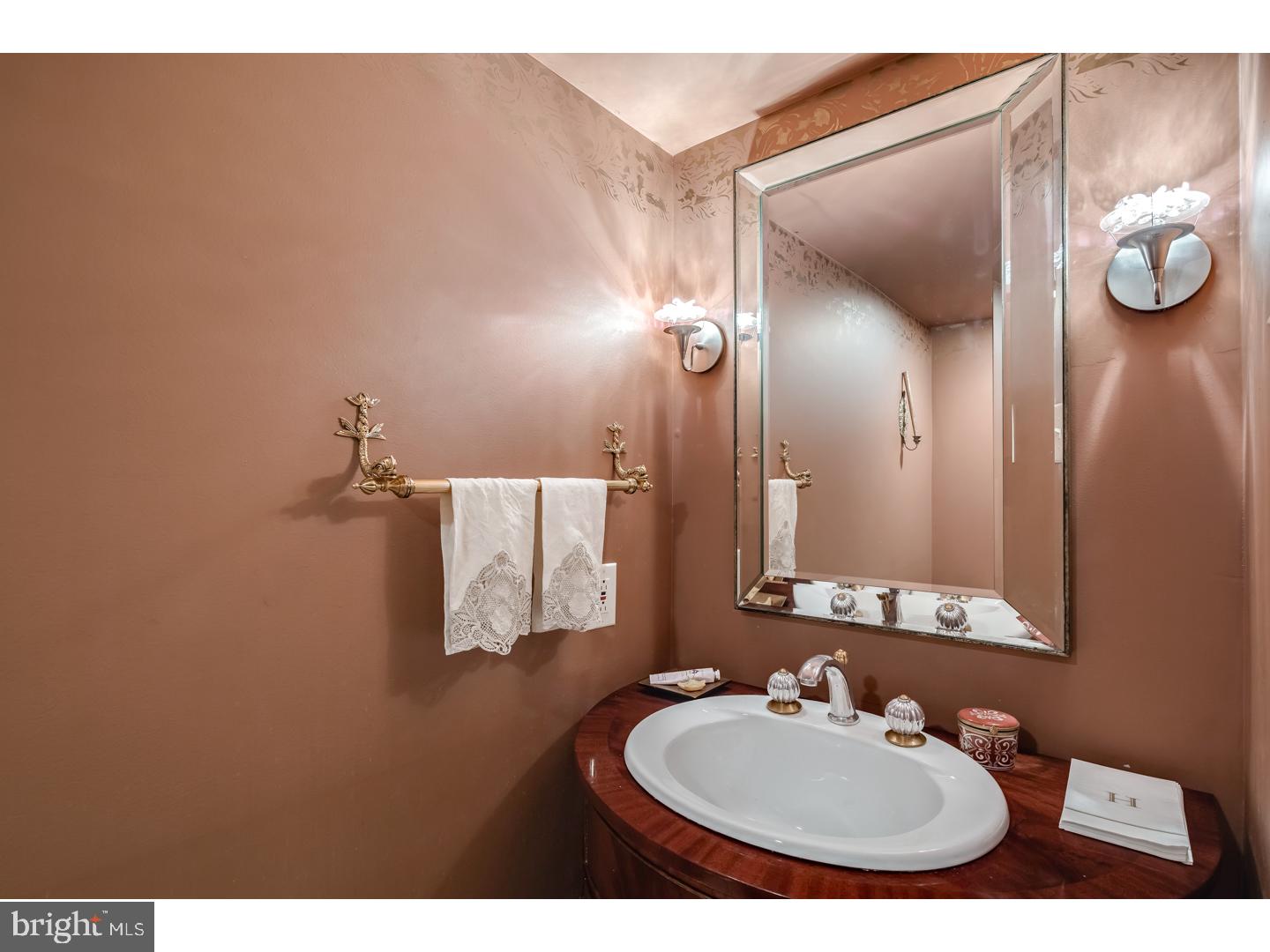 SOCIETY HILL - Residential