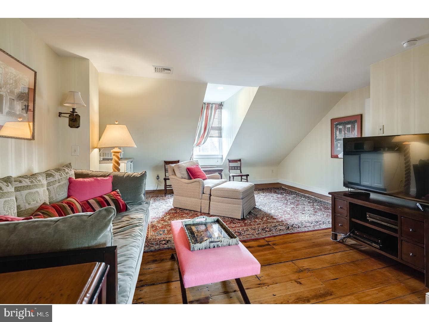 SOCIETY HILL - Residential