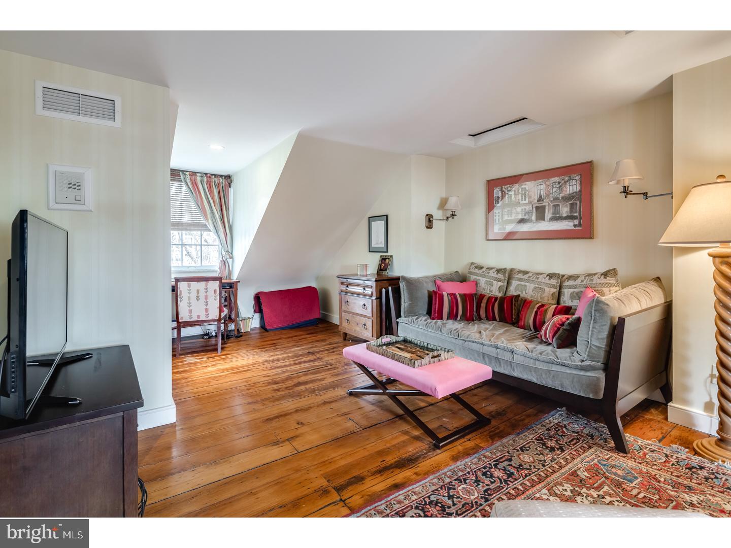 SOCIETY HILL - Residential