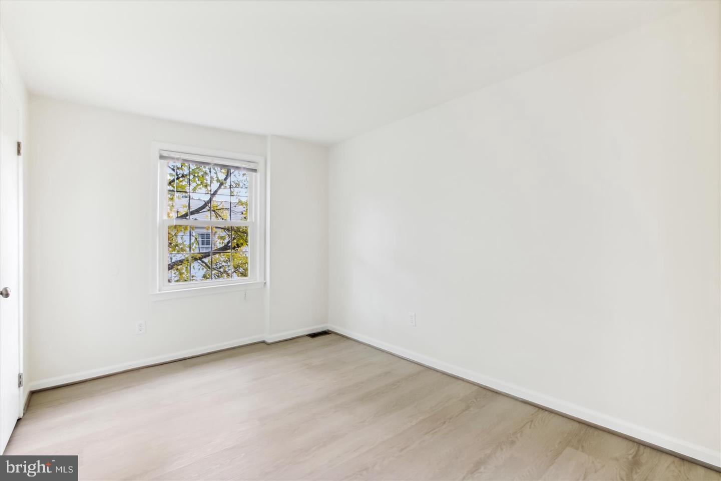 PINEWOOD LAKE - Residential Lease