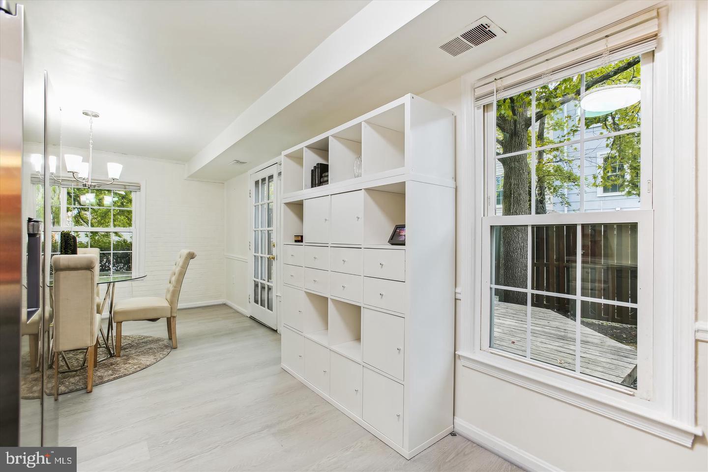 PINEWOOD LAKE - Residential Lease