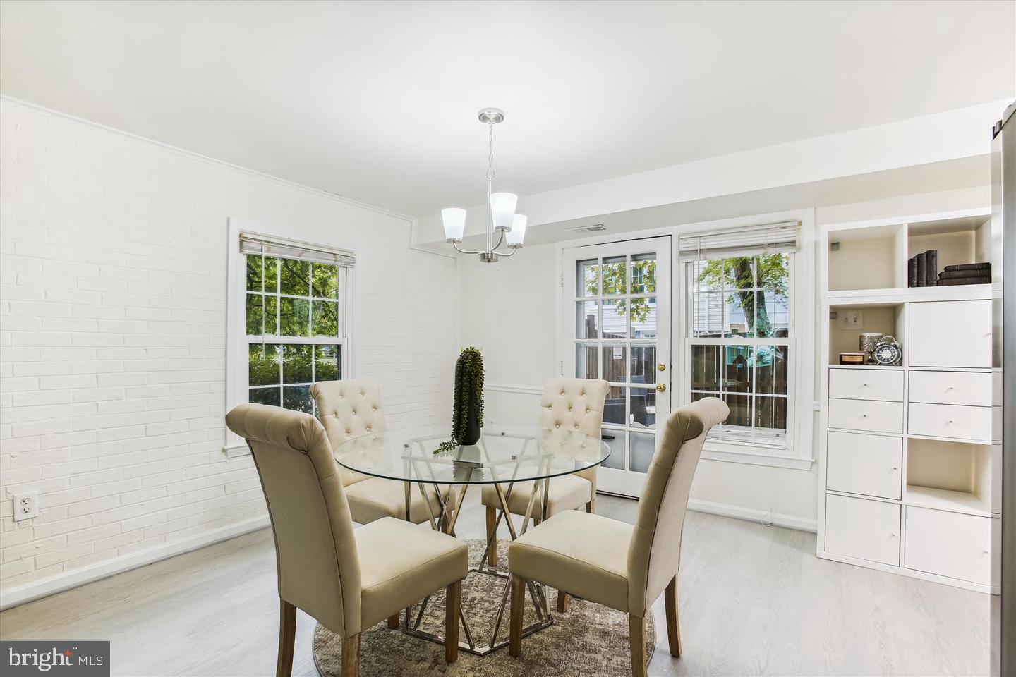 PINEWOOD LAKE - Residential Lease