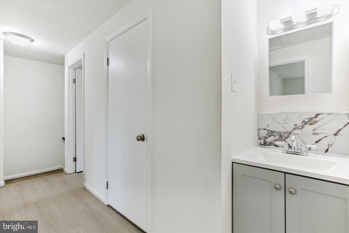 PINEWOOD LAKE - Residential Lease