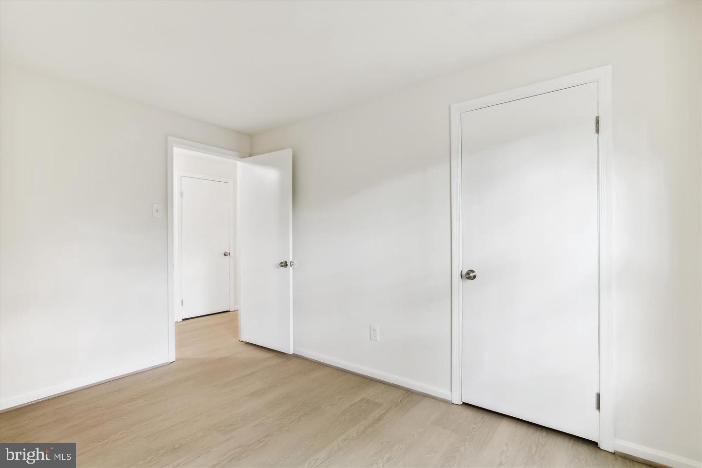 PINEWOOD LAKE - Residential Lease