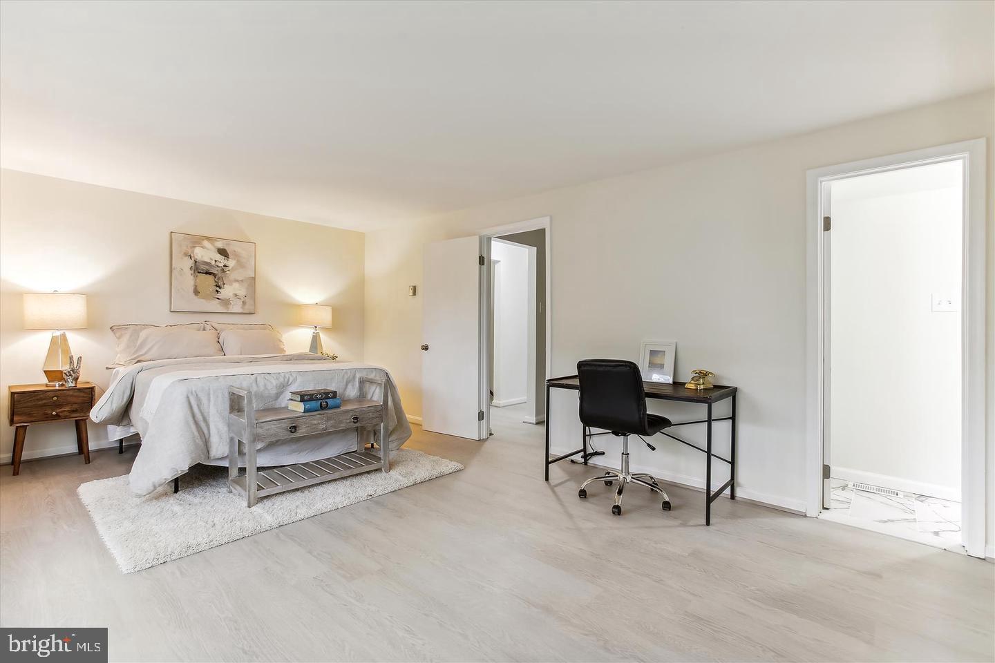 PINEWOOD LAKE - Residential Lease