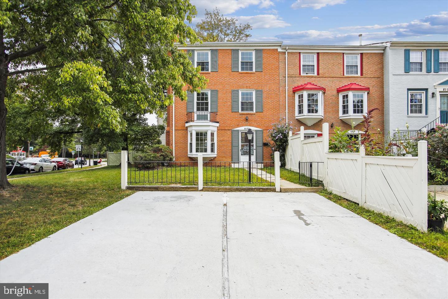 PINEWOOD LAKE - Residential Lease