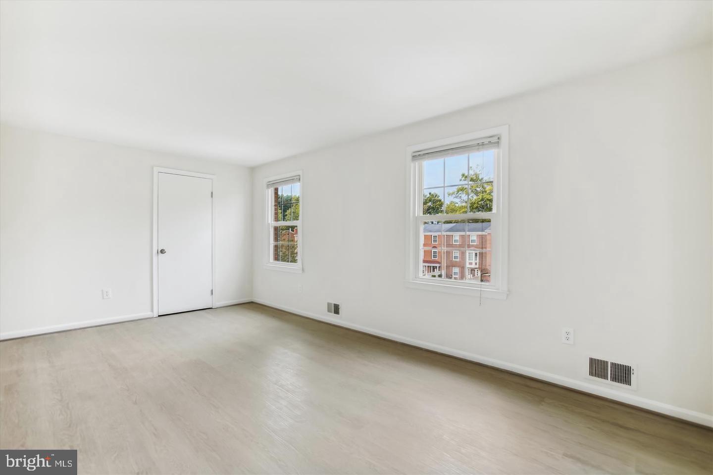 PINEWOOD LAKE - Residential Lease