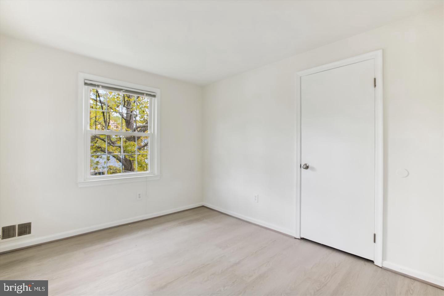 PINEWOOD LAKE - Residential Lease