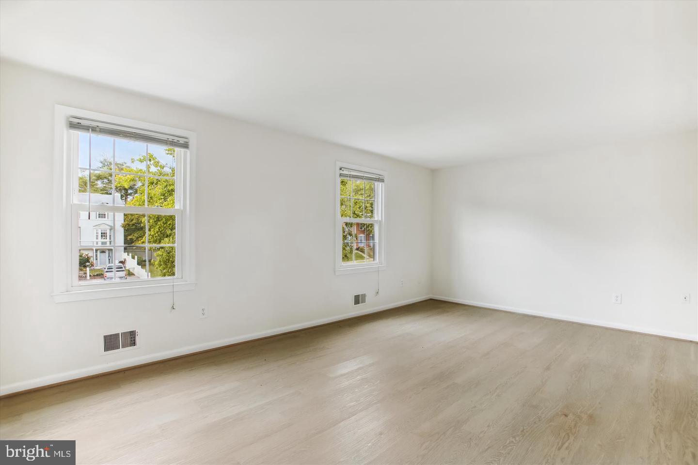 PINEWOOD LAKE - Residential Lease