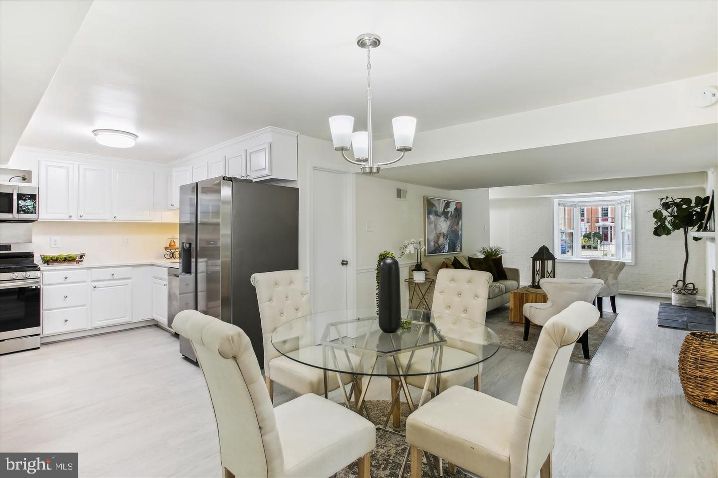 PINEWOOD LAKE - Residential Lease