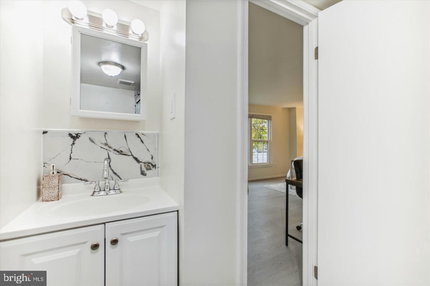 PINEWOOD LAKE - Residential Lease