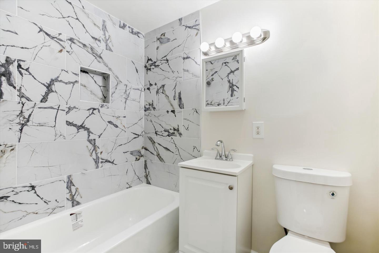 PINEWOOD LAKE - Residential Lease