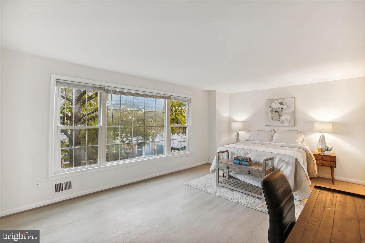 PINEWOOD LAKE - Residential Lease