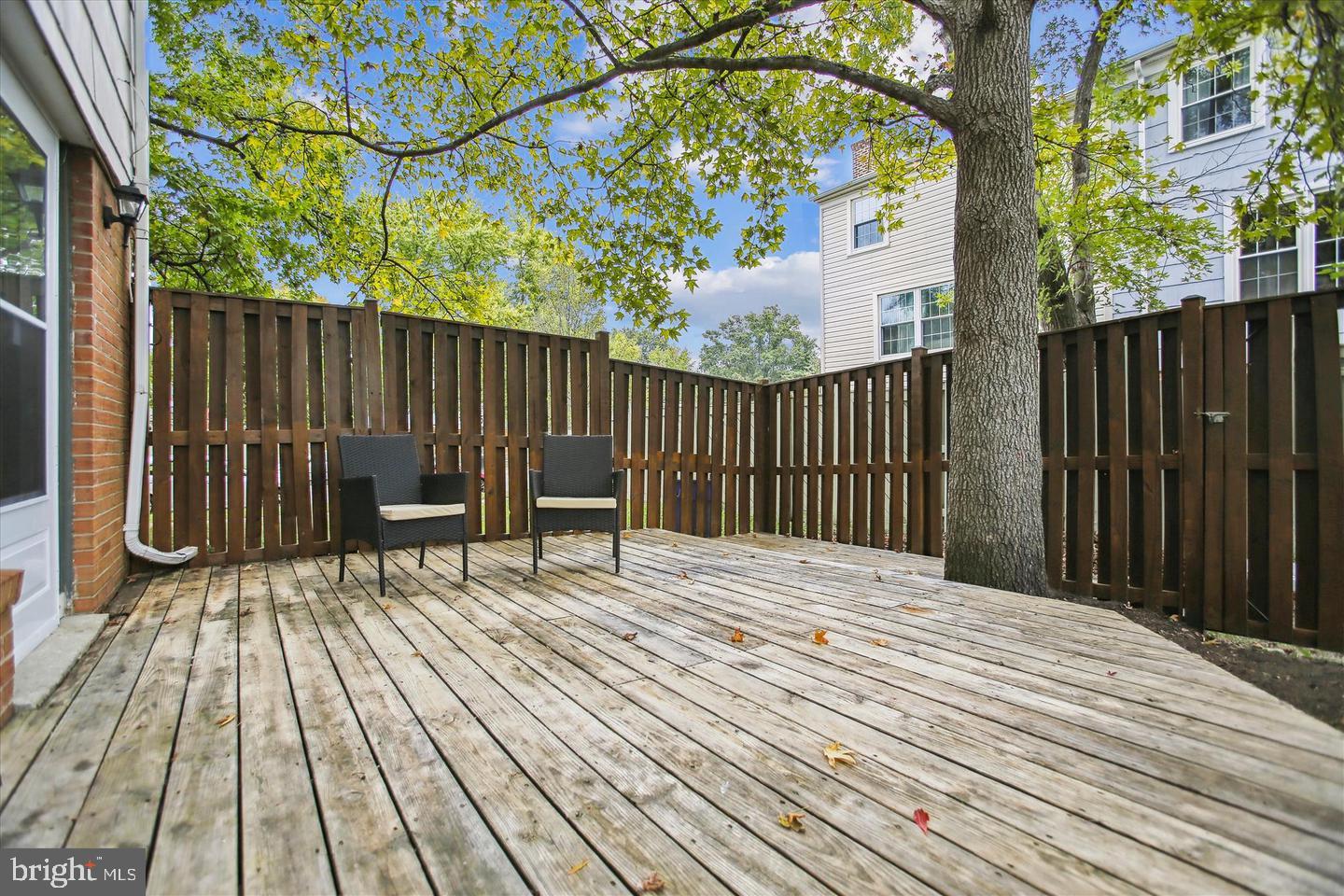 PINEWOOD LAKE - Residential Lease