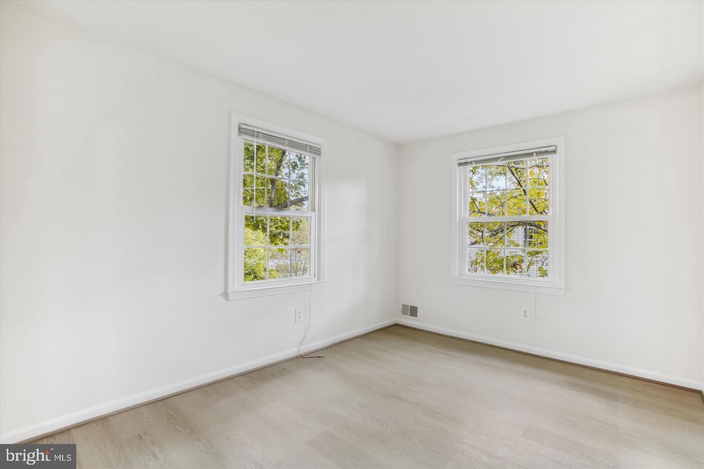 PINEWOOD LAKE - Residential Lease