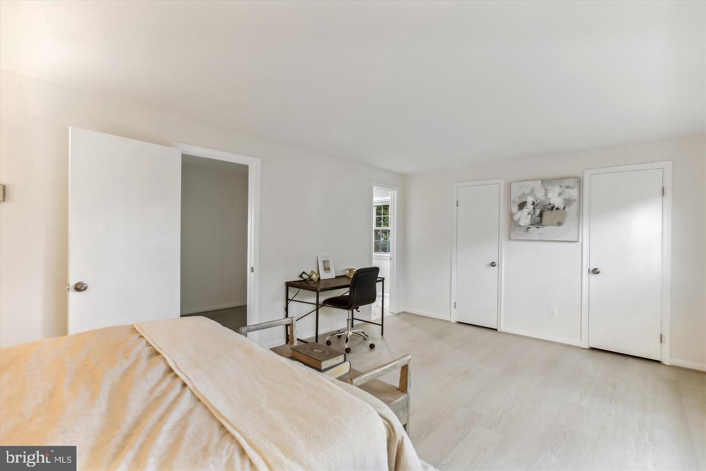 PINEWOOD LAKE - Residential Lease