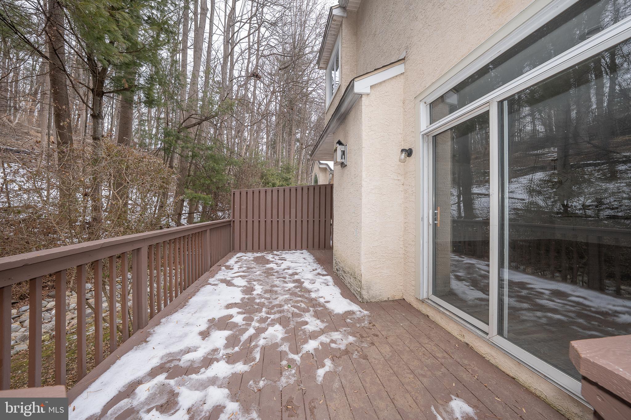 EARLES LAKE - Residential