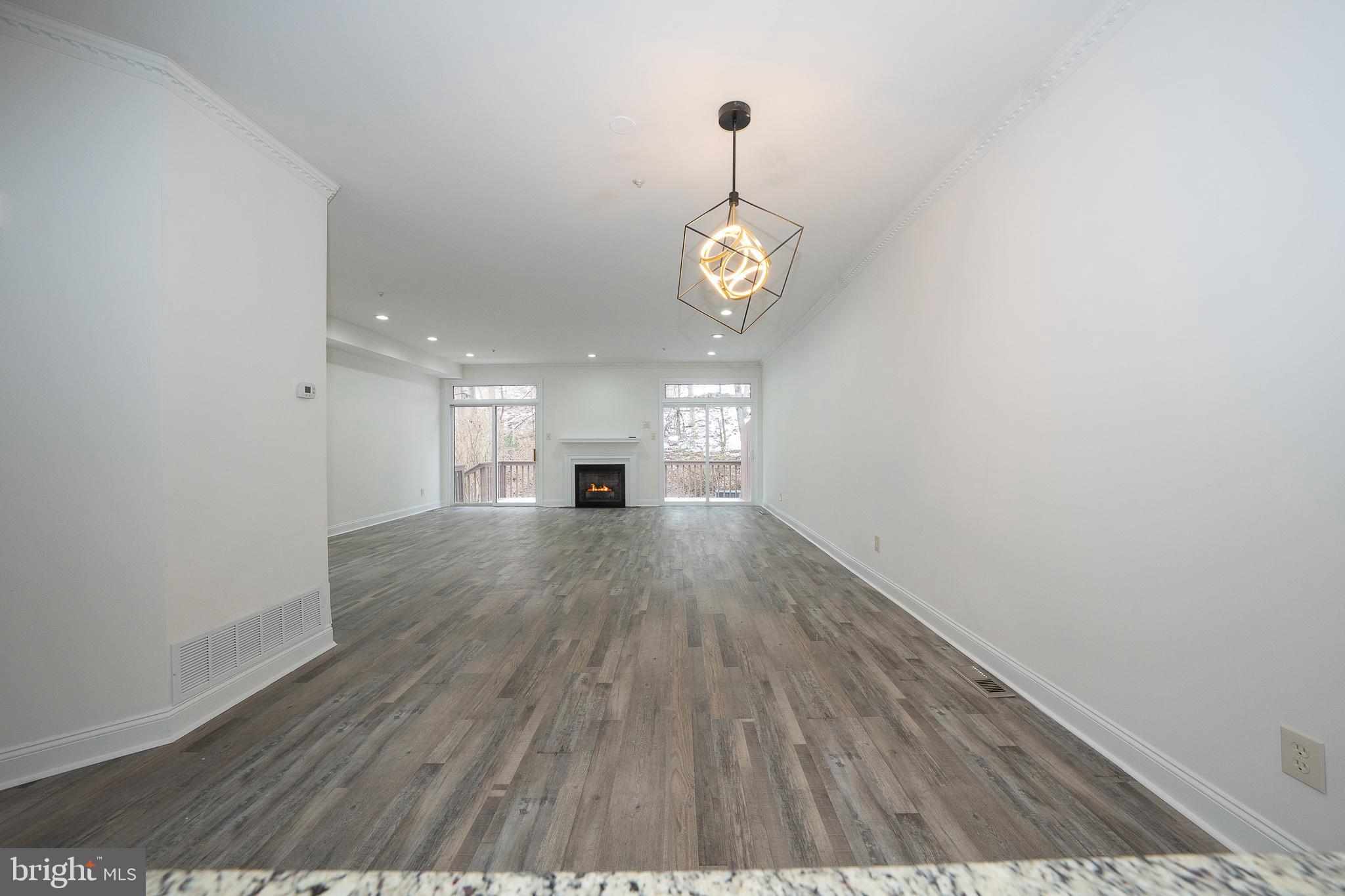 EARLES LAKE - Residential