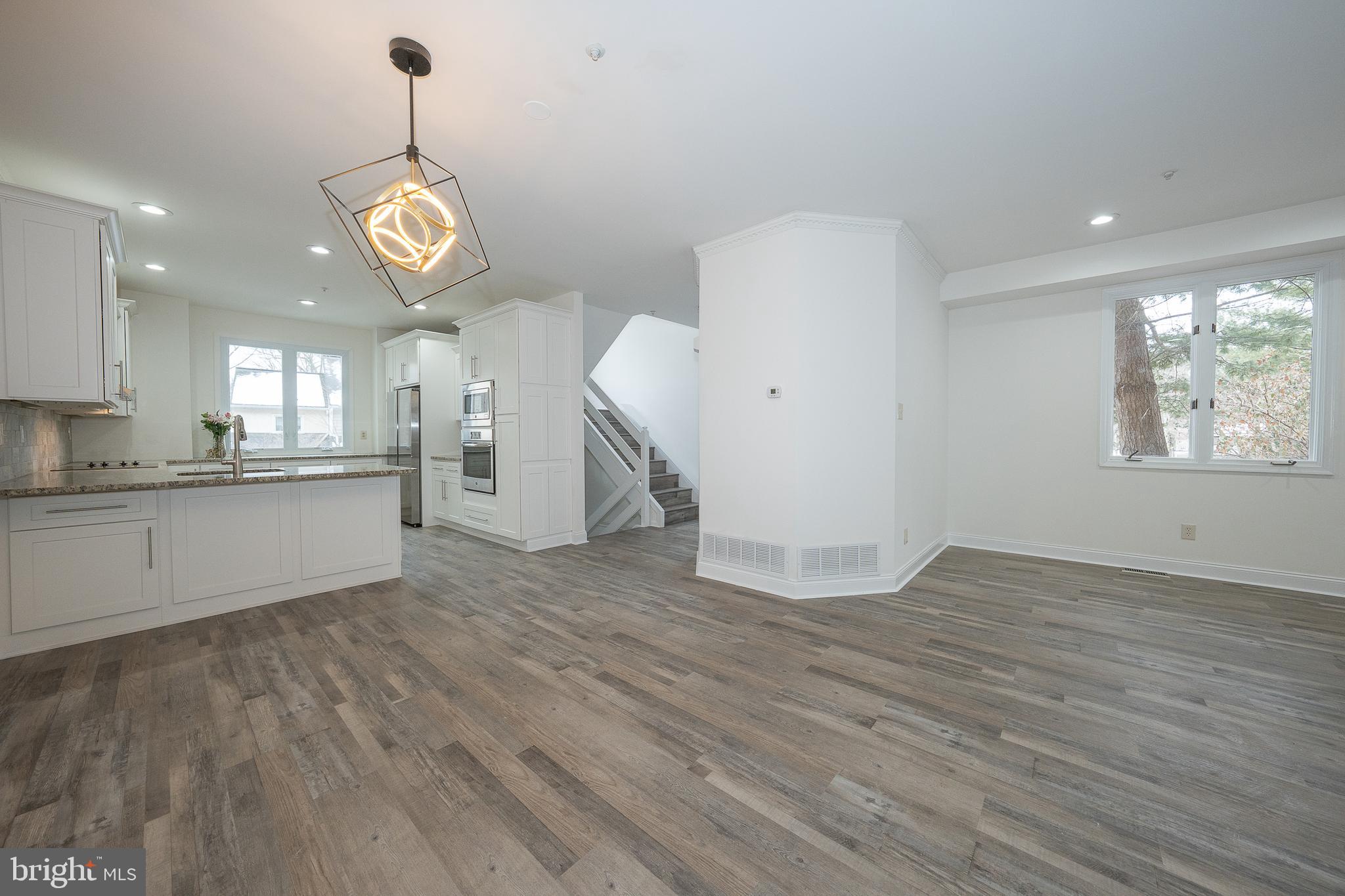 EARLES LAKE - Residential