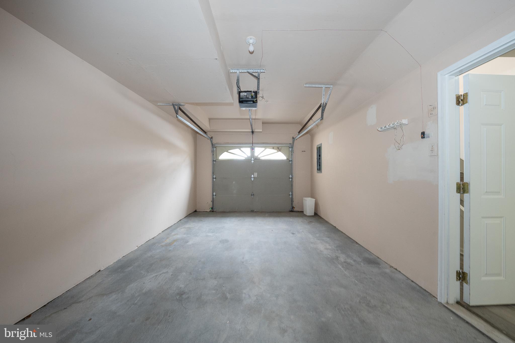 EARLES LAKE - Residential