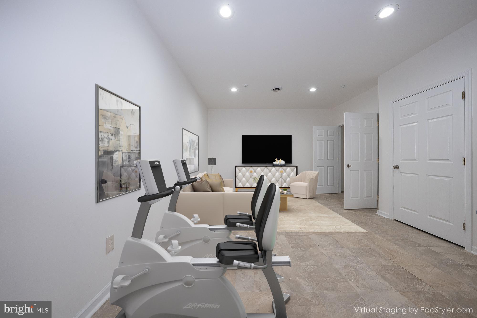 EARLES LAKE - Residential