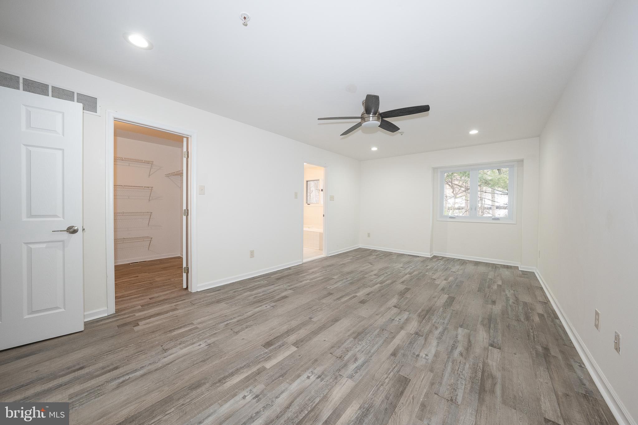 EARLES LAKE - Residential