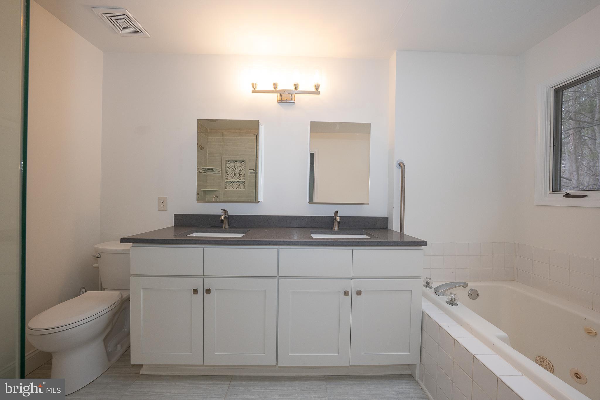 EARLES LAKE - Residential