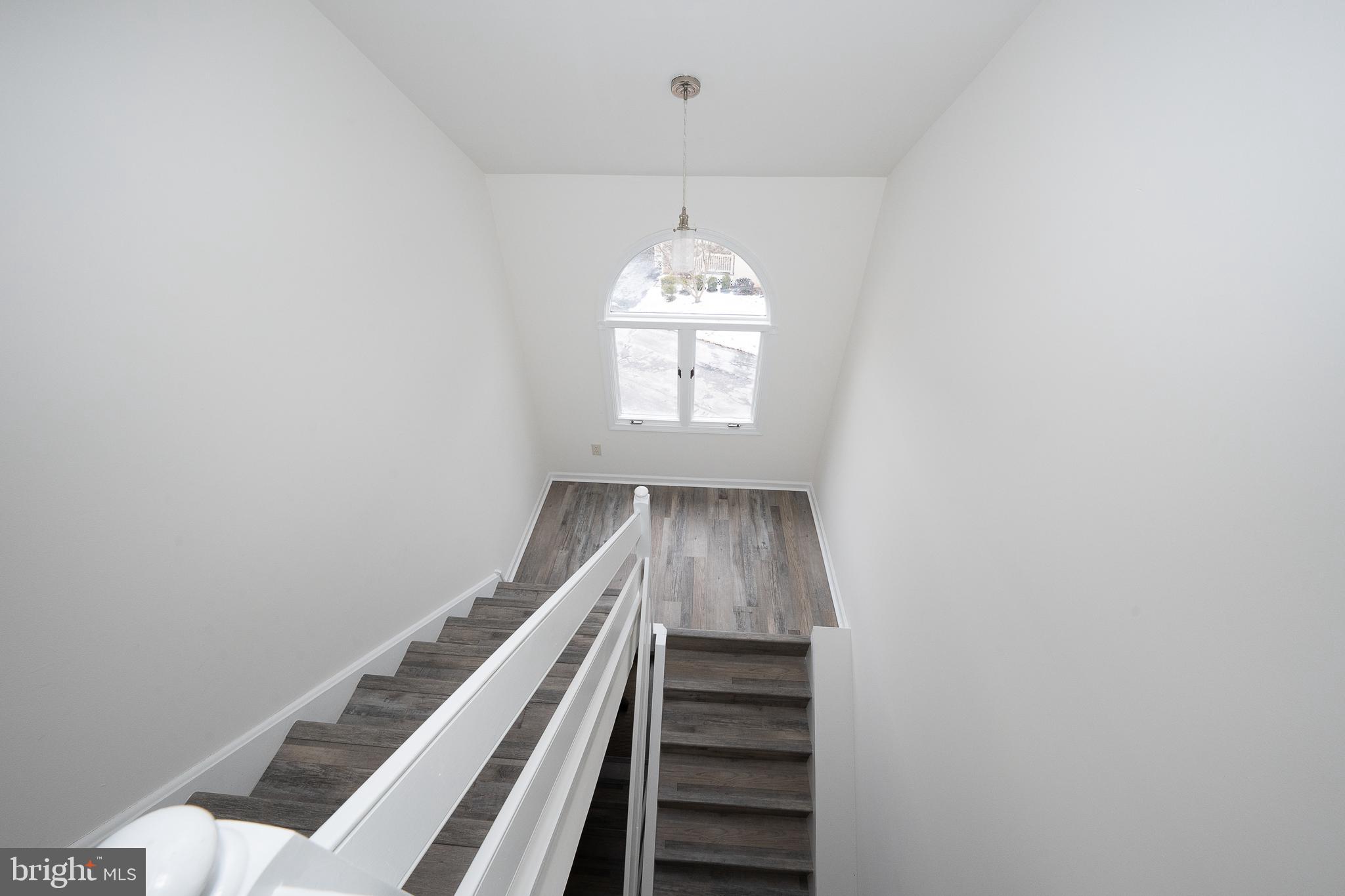 EARLES LAKE - Residential